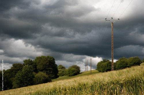 photo © angelle -poteaux-electrique-ble orage lumiere nature perpective