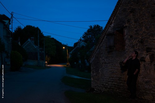 photo © angelle -bondieuse-route-crepuscule village tranquille