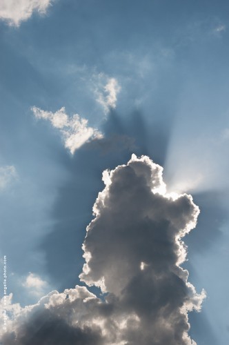 photo @ angelle-ciel-nuages-gloire ombre lumiere liseret magie