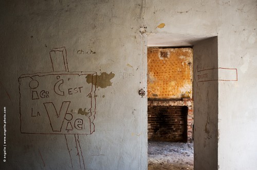 photo @ angelle-c-est-le-vie-maison abandon humour poésie vide
