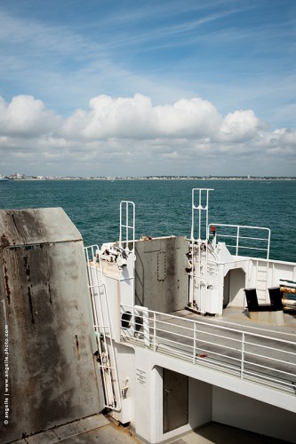 photo @ angelle-bac-gironde nuages voyage imposant metal traversee