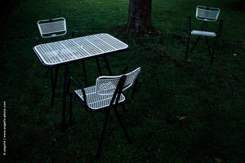 photo @ angelle-jardin-chaises soir annee 60 repos nostalgie