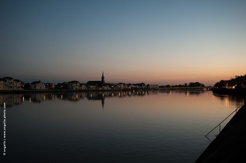 _DSC7559-macon-nuit-saonne reflet quai ombre chinoise ville 