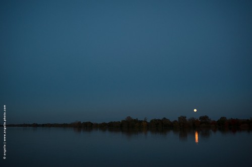 _DSC7564-rives-saonne-lune paysage ombre chinoise nuit reflets