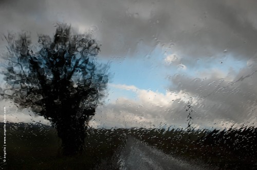 photo @ angelle-route-orage-pare-brise-pluie flou paysage-beaute nuage route arbre peinture