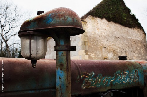 photo @ angelle-tracteur vase d'expansion collection agricole agriculture passe désuet zéro mystérieux