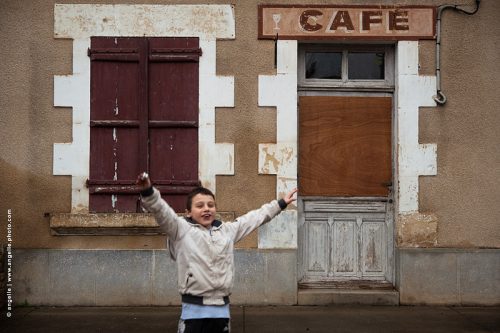 photo © angelle-cafe-enfant fermer village enthousiasme vieux fermeture voir enfance