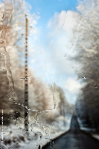photo © angelle-route-neige-pare-brise-poteau voyage coulure fonte soleil paysage vision