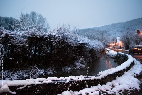 photo © angelle village crepuscule neige route courbe reflet rentrer