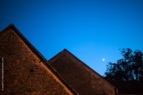 photo © angelle village crepuscule lune chouette mystere