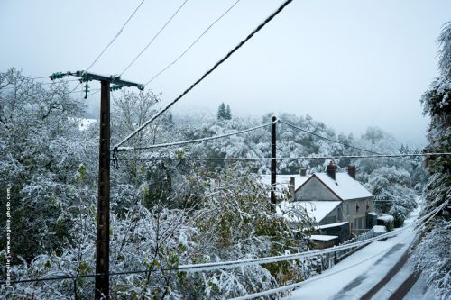 photo  © angelle matin neige cable poteau campagne route paysage fenetre